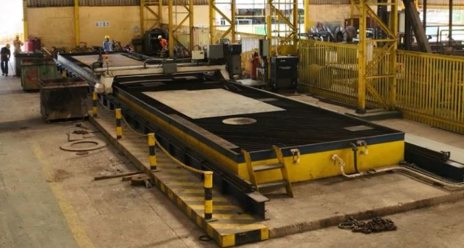 Proses fabrikasi dan cutting struktur baja di yard PT Amanah Cipta Karya