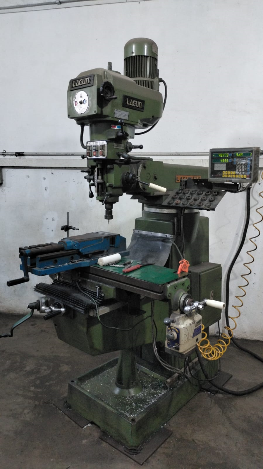 Mesin milling presisi di workshop PT Amanah Cipta Karya
